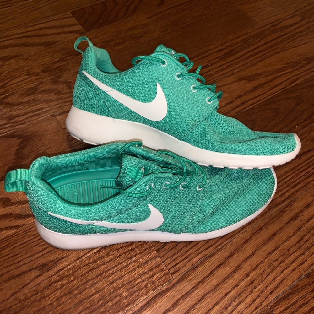 Nike Roshe Run Mint Green Size 10